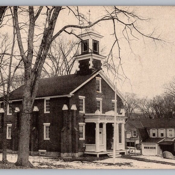 Postcard  Unposted  Maine  Blue Hill Academy American Legion Hall #1011 - Picture 1 of 2